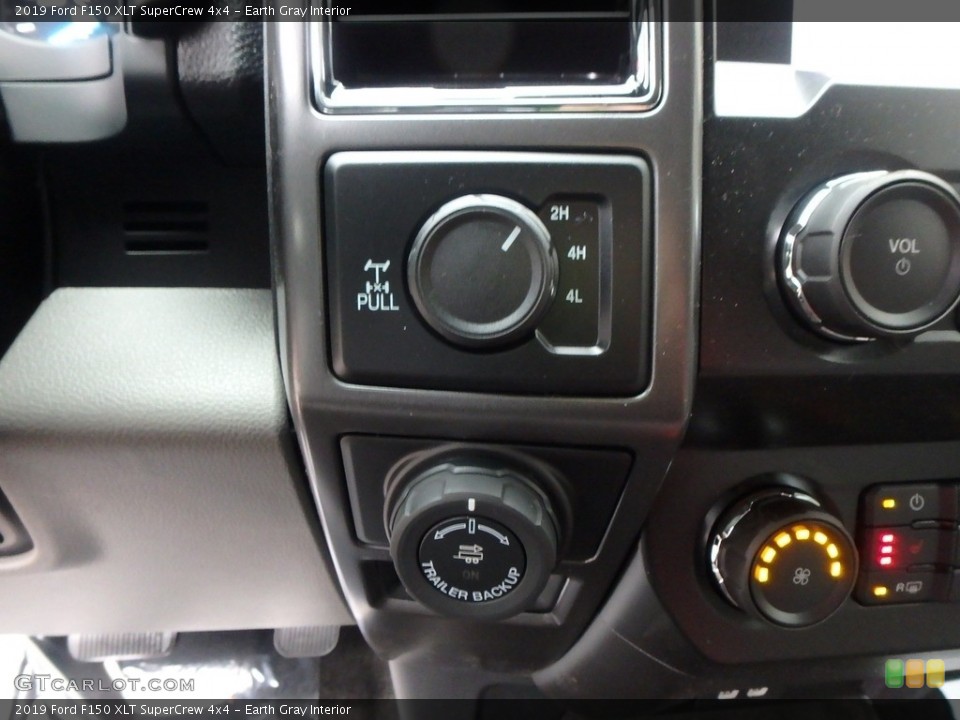 Earth Gray Interior Controls for the 2019 Ford F150 XLT SuperCrew 4x4 #136187002
