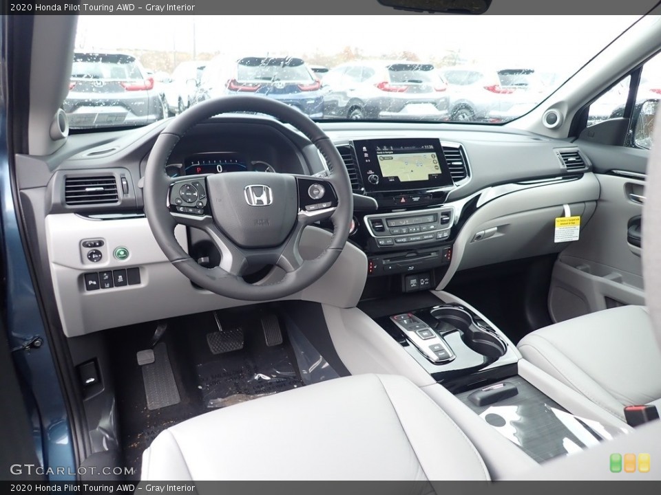 Gray Interior Photo for the 2020 Honda Pilot Touring AWD #136237439