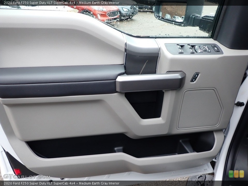 Medium Earth Gray Interior Door Panel for the 2020 Ford F250 Super Duty XLT SuperCab 4x4 #136293442