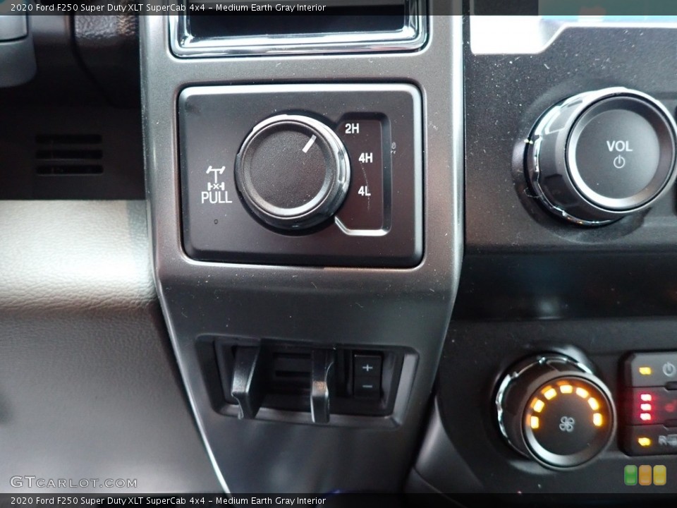 Medium Earth Gray Interior Controls for the 2020 Ford F250 Super Duty XLT SuperCab 4x4 #136293500