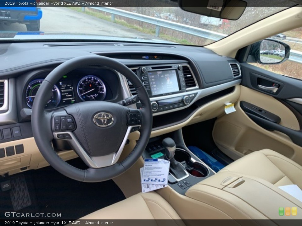 Almond Interior Photo for the 2019 Toyota Highlander Hybrid XLE AWD #136328249