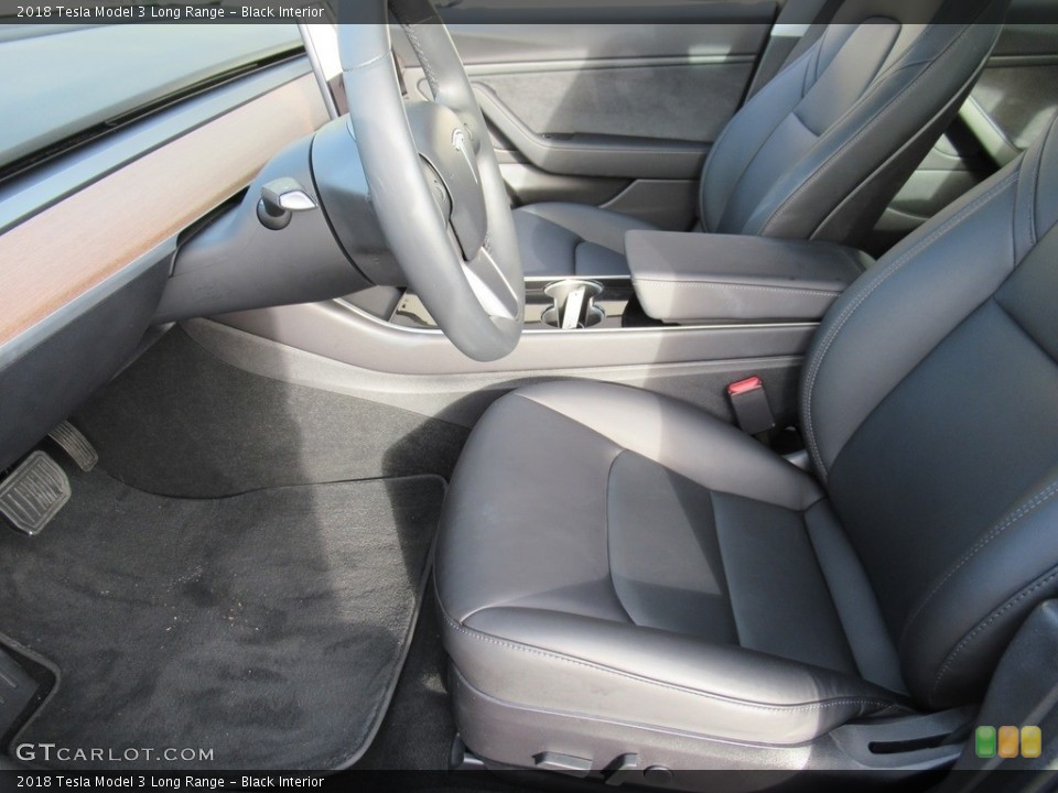 Black Interior Photo for the 2018 Tesla Model 3 Long Range #136359581