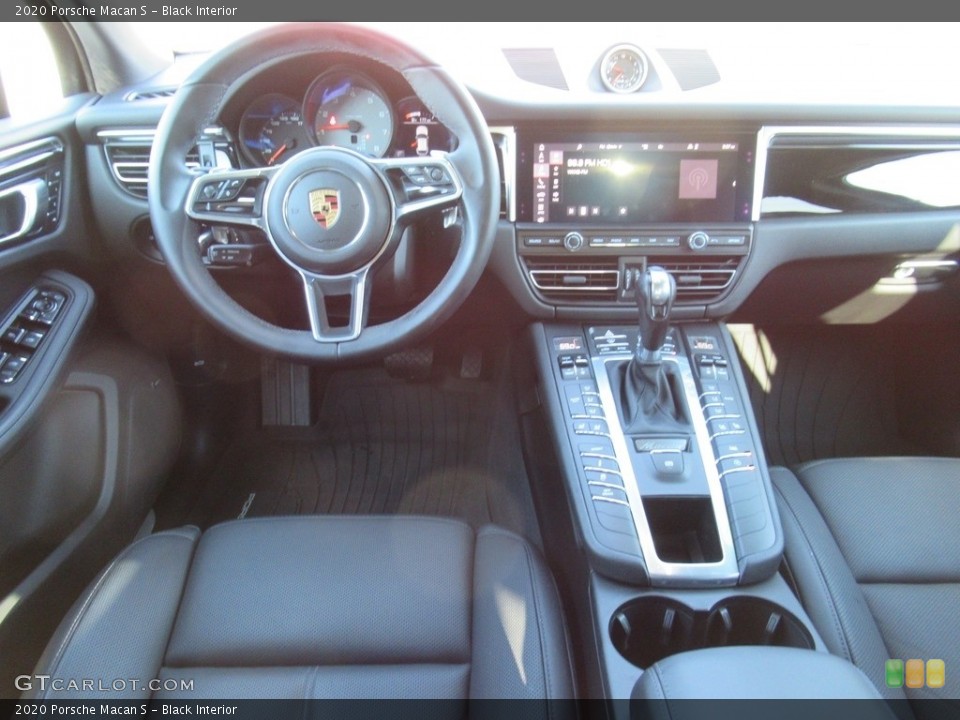 Black Interior Photo for the 2020 Porsche Macan S #136364866