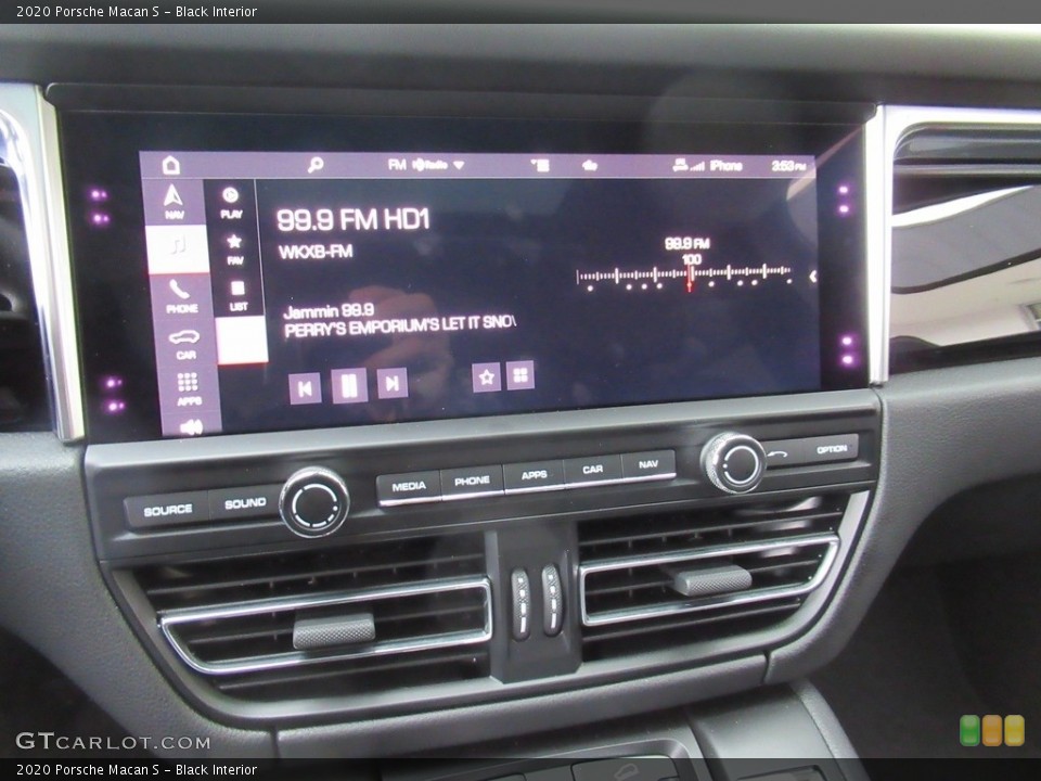 Black Interior Controls for the 2020 Porsche Macan S #136364965