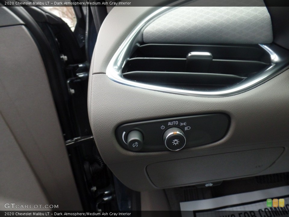 Dark Atmosphere/Medium Ash Gray Interior Controls for the 2020 Chevrolet Malibu LT #136386733