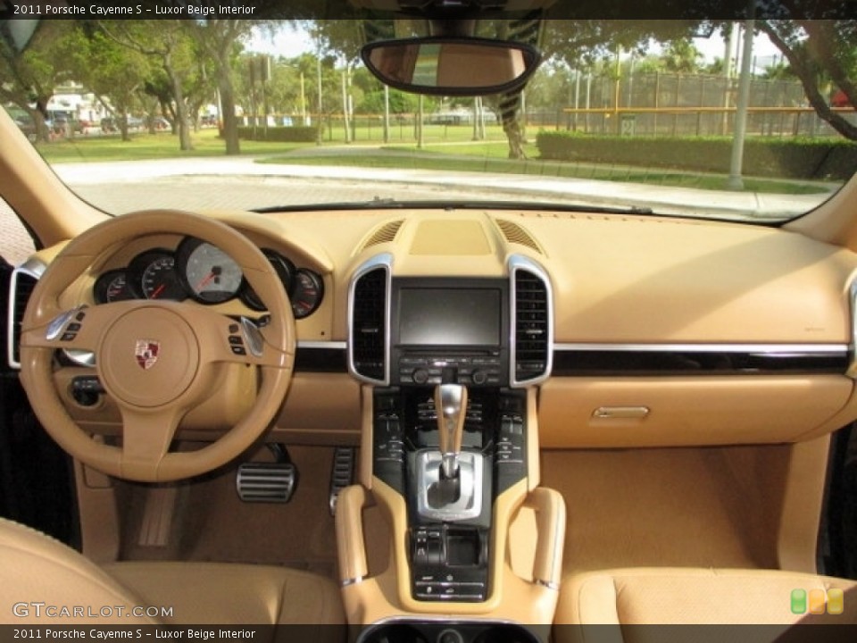 Luxor Beige Interior Dashboard for the 2011 Porsche Cayenne S #136416148