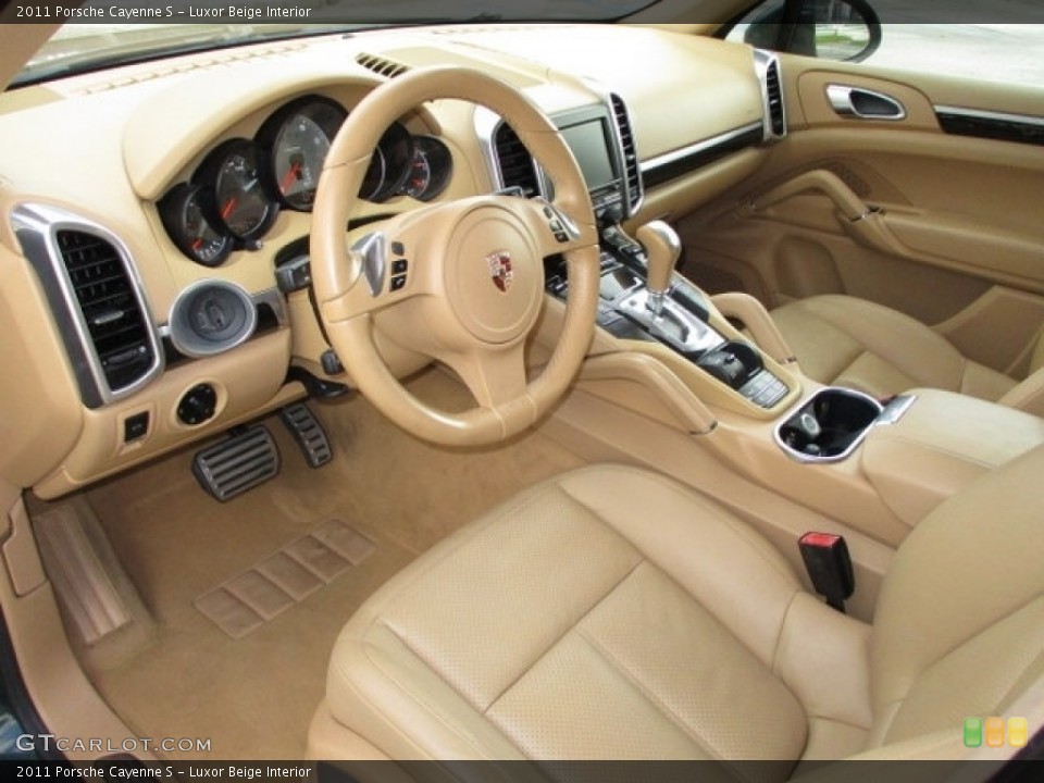 Luxor Beige Interior Photo for the 2011 Porsche Cayenne S #136416337