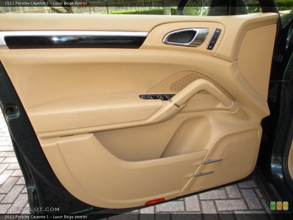 Luxor Beige Interior Door Panel for the 2011 Porsche Cayenne S #136417033