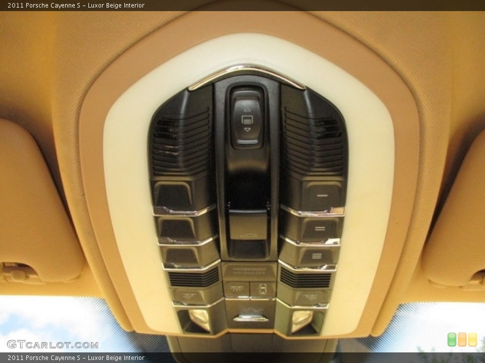Luxor Beige Interior Controls for the 2011 Porsche Cayenne S #136417054