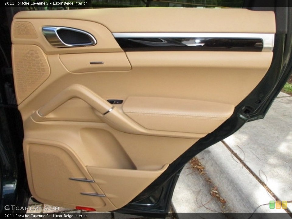 Luxor Beige Interior Door Panel for the 2011 Porsche Cayenne S #136417129
