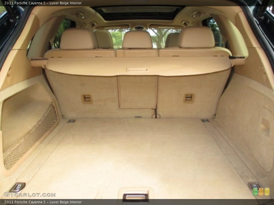 Luxor Beige Interior Trunk for the 2011 Porsche Cayenne S #136417165