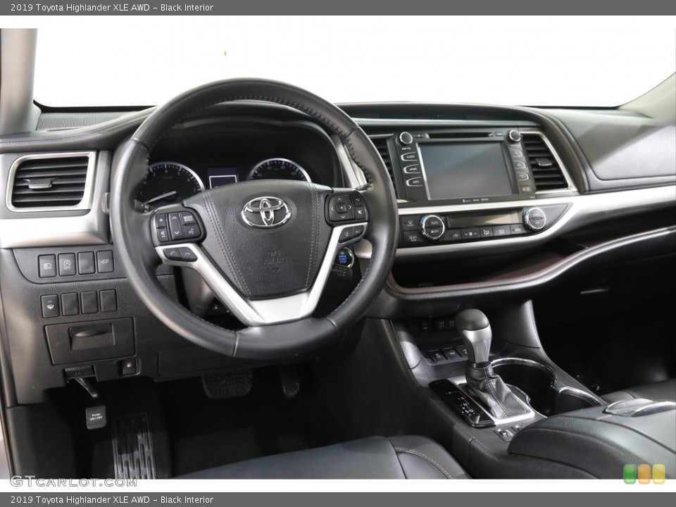 Black Interior Dashboard for the 2019 Toyota Highlander XLE AWD #136420972