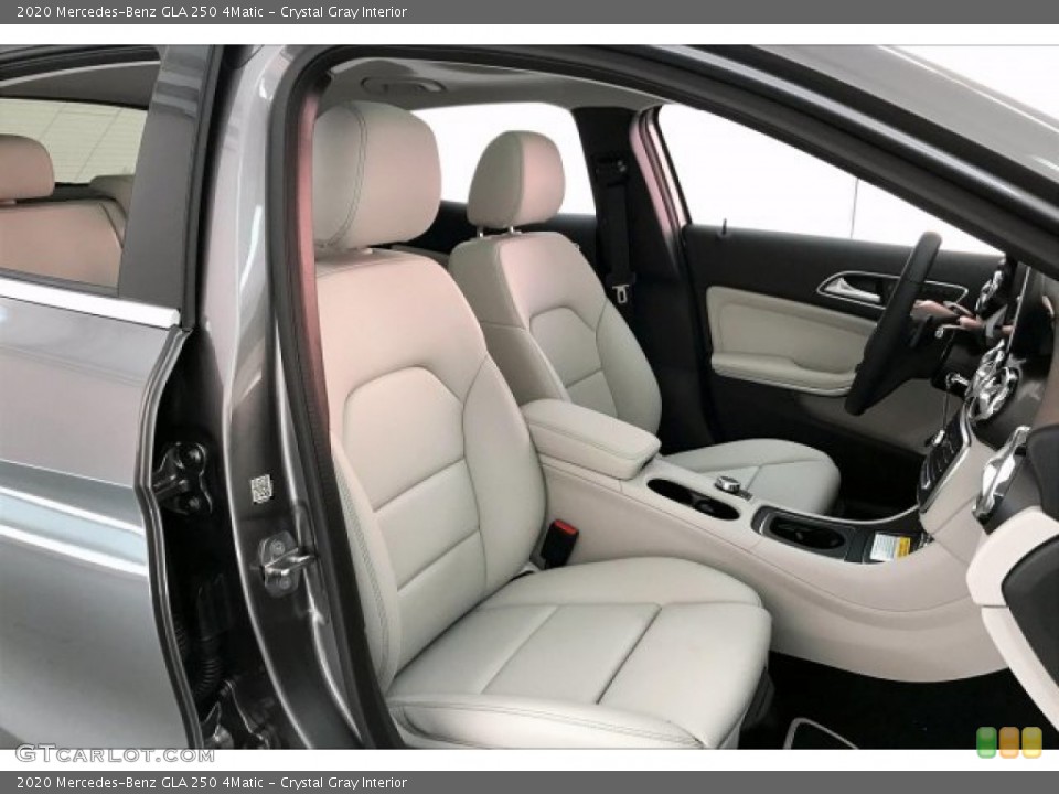 Crystal Gray Interior Photo for the 2020 Mercedes-Benz GLA 250 4Matic #136451559