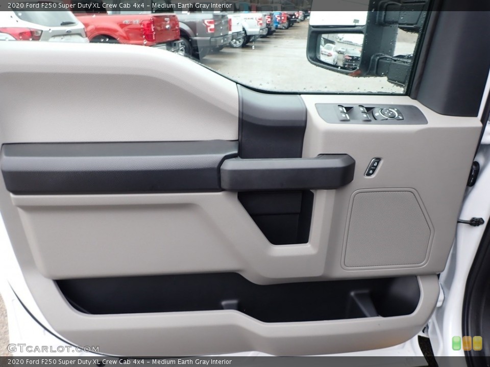 Medium Earth Gray Interior Door Panel for the 2020 Ford F250 Super Duty XL Crew Cab 4x4 #136500841