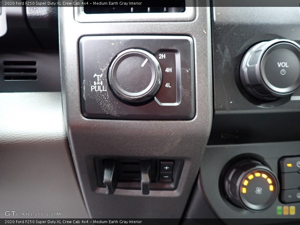 Medium Earth Gray Interior Controls for the 2020 Ford F250 Super Duty XL Crew Cab 4x4 #136500895