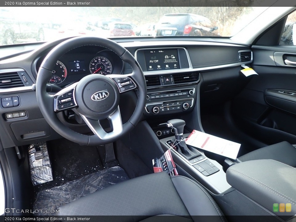 Black Interior Photo for the 2020 Kia Optima Special Edition #136600327