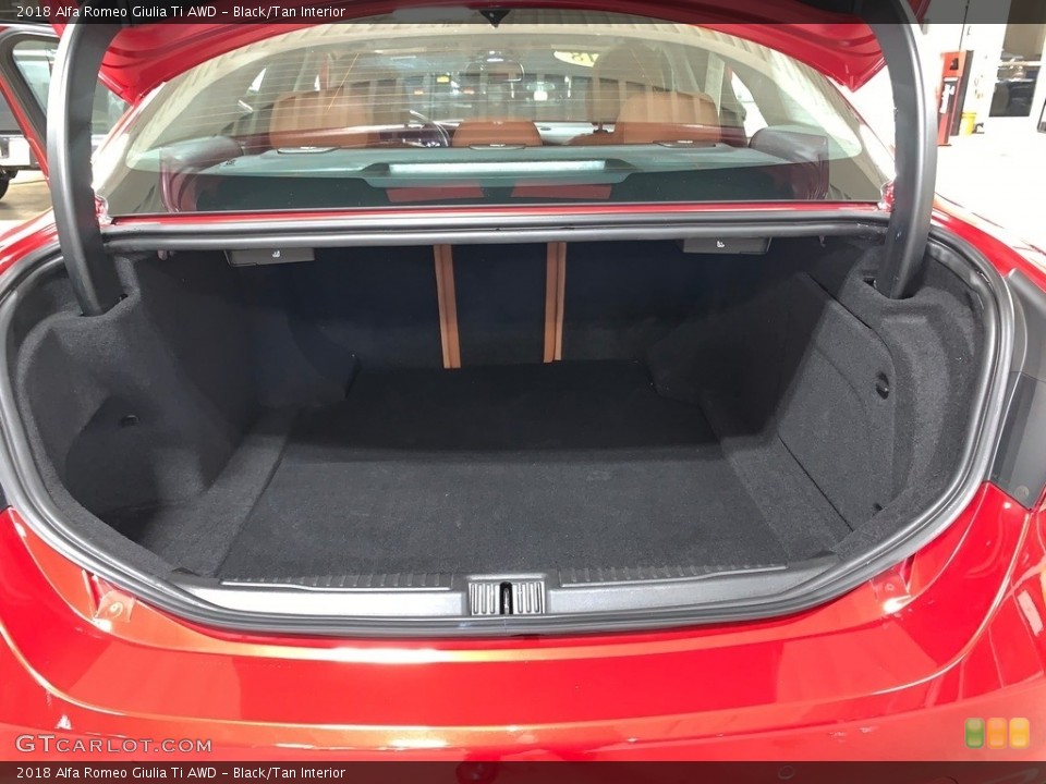 Black/Tan Interior Trunk for the 2018 Alfa Romeo Giulia Ti AWD #136624998