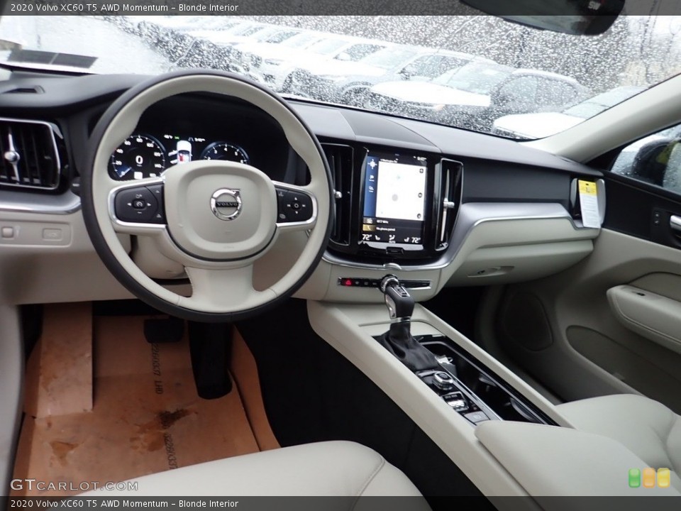 Blonde Interior Photo for the 2020 Volvo XC60 T5 AWD Momentum #136685632