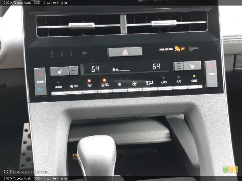 Graphite Interior Controls for the 2020 Toyota Avalon XSE #136910992