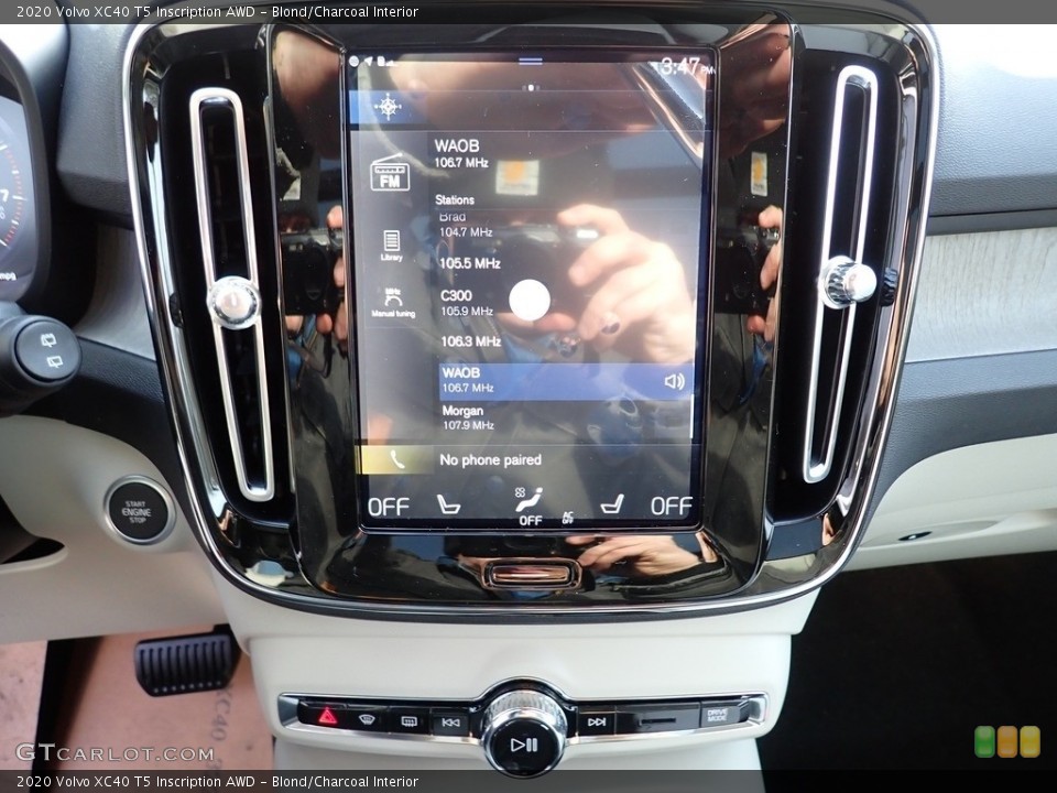 Blond/Charcoal Interior Controls for the 2020 Volvo XC40 T5 Inscription AWD #136926525