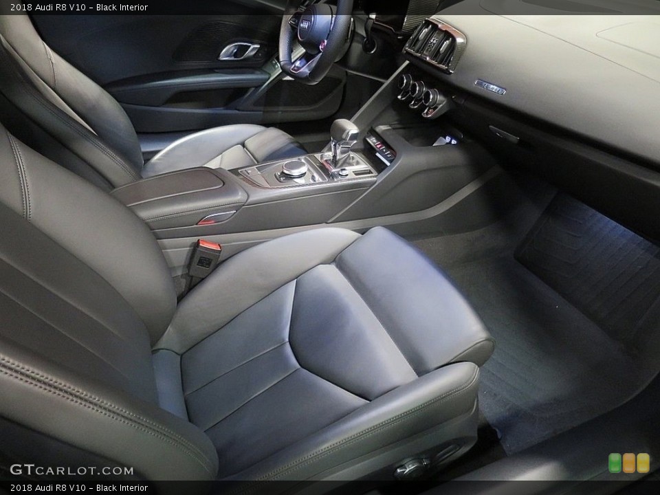 Black Interior Front Seat for the 2018 Audi R8 V10 #136935339