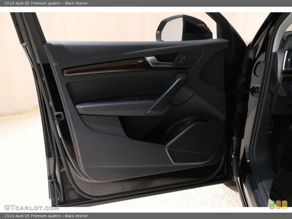 Black Interior Door Panel for the 2019 Audi Q5 Premium quattro #137019168