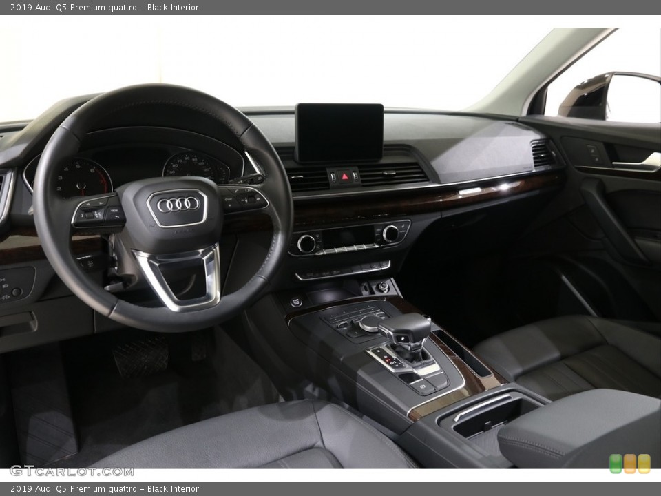 Black Interior Dashboard for the 2019 Audi Q5 Premium quattro #137019264