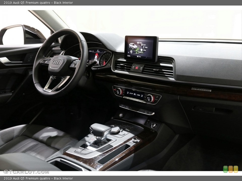 Black Interior Dashboard for the 2019 Audi Q5 Premium quattro #137019897