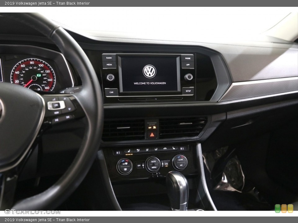 Titan Black Interior Controls for the 2019 Volkswagen Jetta SE #137033997
