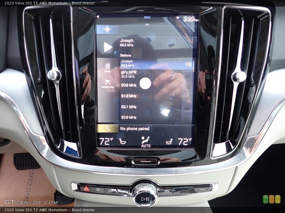 Blond Interior Controls for the 2020 Volvo S60 T6 AWD Momentum #137058099