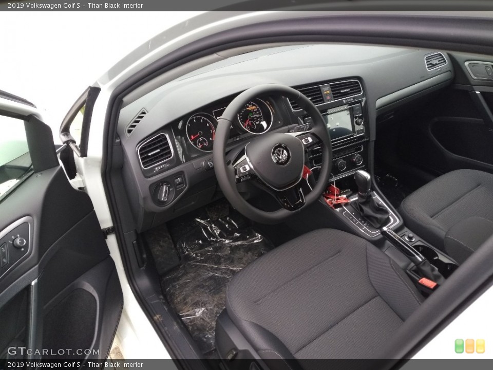Titan Black Interior Photo for the 2019 Volkswagen Golf S #137104427