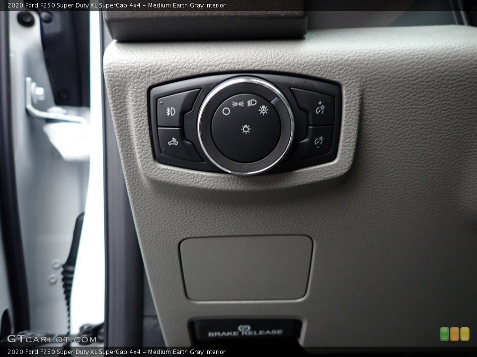 Medium Earth Gray Interior Controls for the 2020 Ford F250 Super Duty XL SuperCab 4x4 #137175373