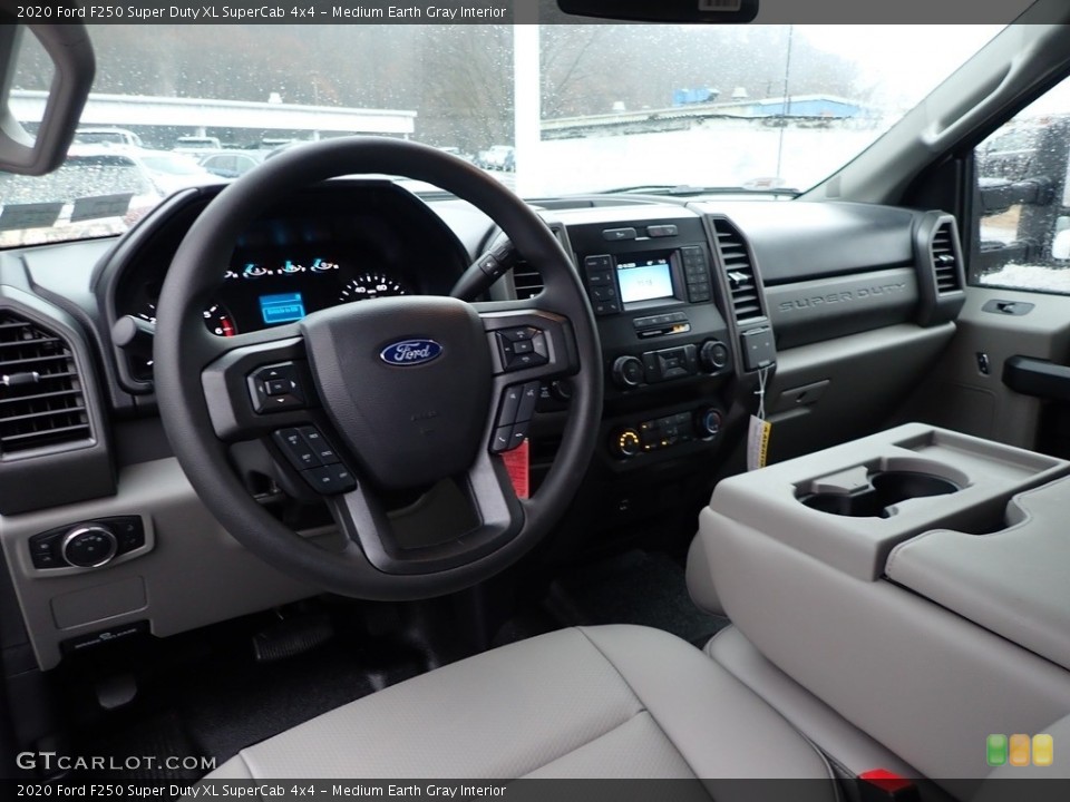 Medium Earth Gray Interior Photo for the 2020 Ford F250 Super Duty XL SuperCab 4x4 #137175406