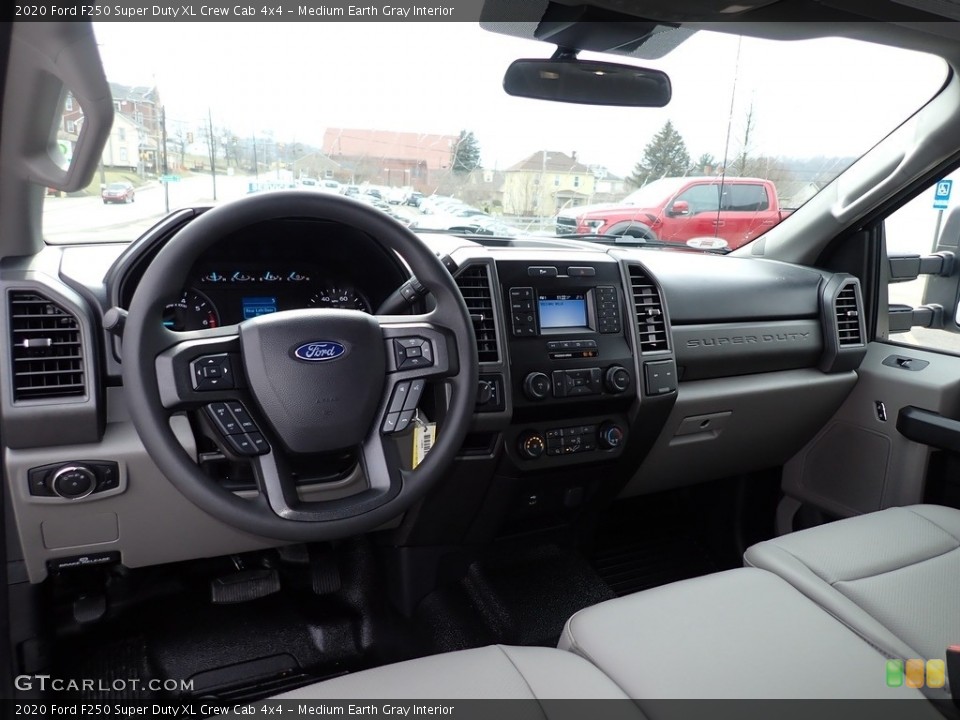 Medium Earth Gray Interior Photo for the 2020 Ford F250 Super Duty XL Crew Cab 4x4 #137208391