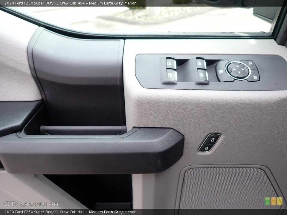Medium Earth Gray Interior Controls for the 2020 Ford F250 Super Duty XL Crew Cab 4x4 #137208420