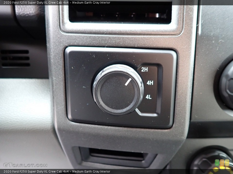 Medium Earth Gray Interior Controls for the 2020 Ford F250 Super Duty XL Crew Cab 4x4 #137208492