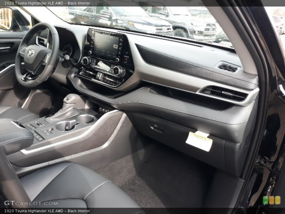 Black Interior Dashboard for the 2020 Toyota Highlander XLE AWD #137426671