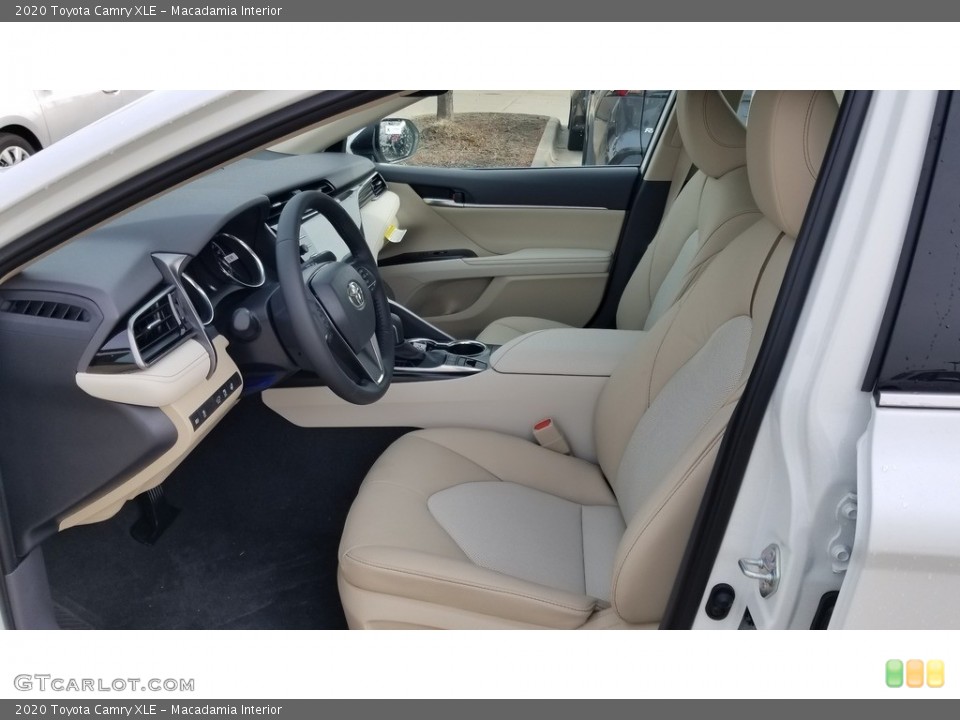 Macadamia Interior Photo for the 2020 Toyota Camry XLE #137641505