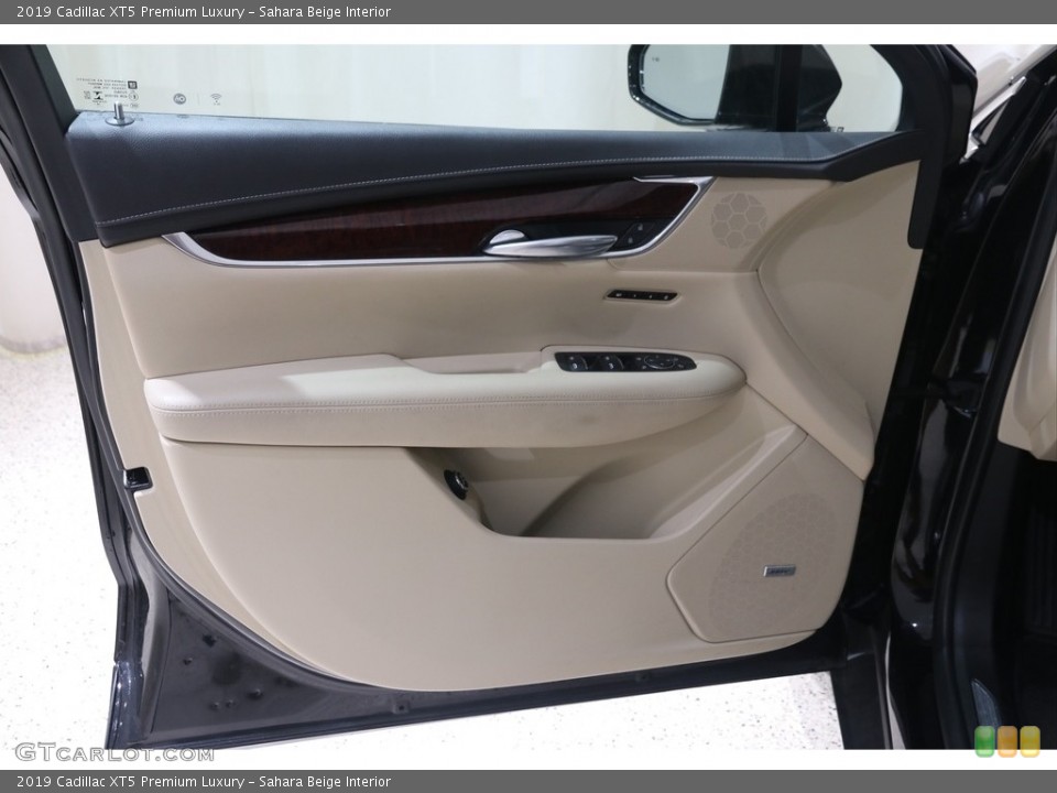 Sahara Beige Interior Door Panel for the 2019 Cadillac XT5 Premium Luxury #138269706