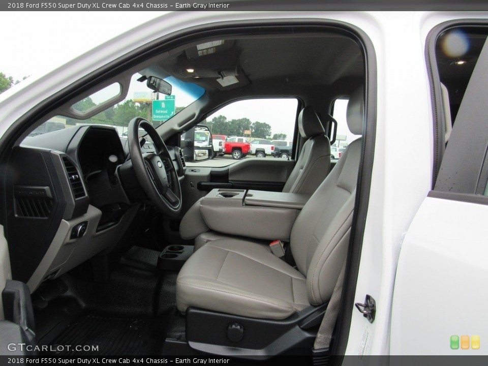 Earth Gray Interior Photo for the 2018 Ford F550 Super Duty XL Crew Cab 4x4 Chassis #138278639
