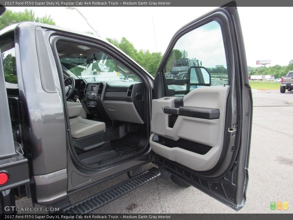 Medium Earth Gray Interior Door Panel for the 2017 Ford F550 Super Duty XL Regular Cab 4x4 Rollback Truck #138280046