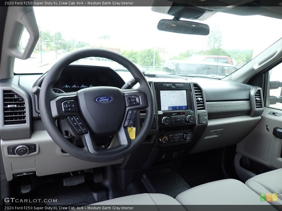 Medium Earth Gray Interior Photo for the 2020 Ford F250 Super Duty XL Crew Cab 4x4 #138309787