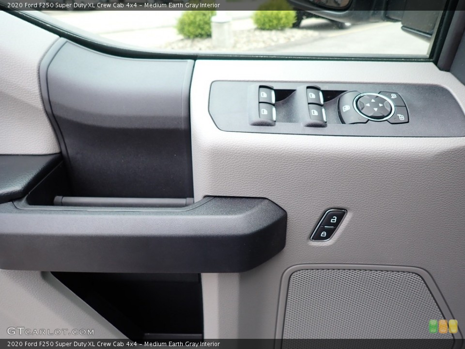Medium Earth Gray Interior Controls for the 2020 Ford F250 Super Duty XL Crew Cab 4x4 #138309832