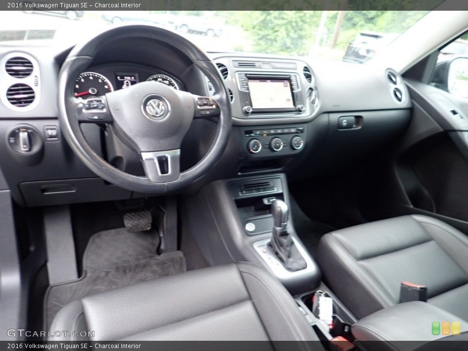 Charcoal Interior Photo for the 2016 Volkswagen Tiguan SE #138318301