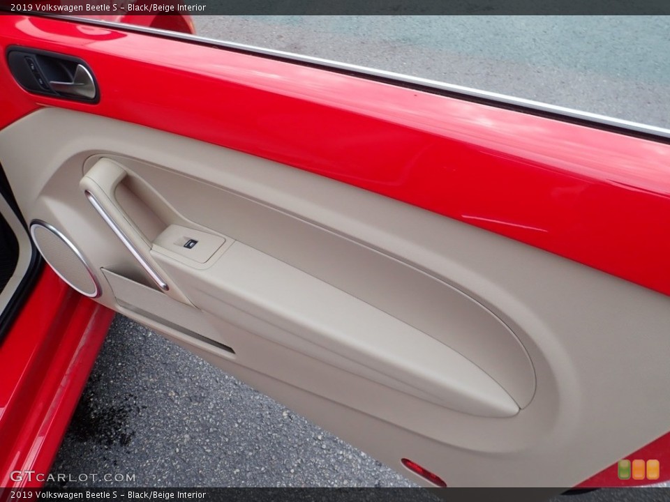Black/Beige Interior Door Panel for the 2019 Volkswagen Beetle S #138342021