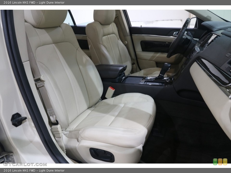 Light Dune Interior Photo for the 2016 Lincoln MKS FWD #138363305