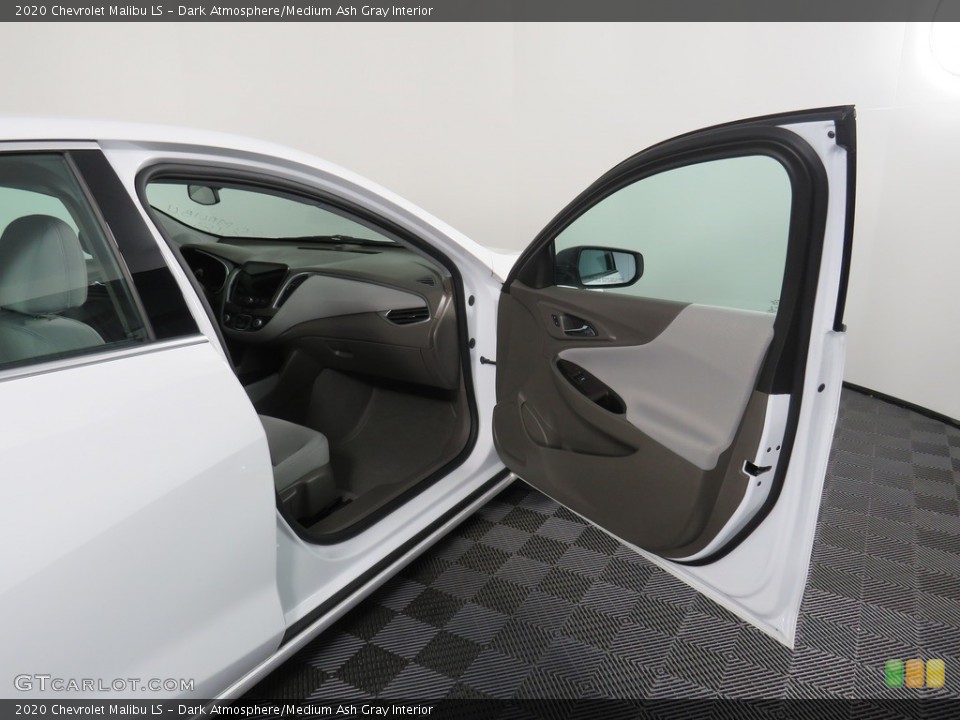 Dark Atmosphere/Medium Ash Gray Interior Door Panel for the 2020 Chevrolet Malibu LS #138384172