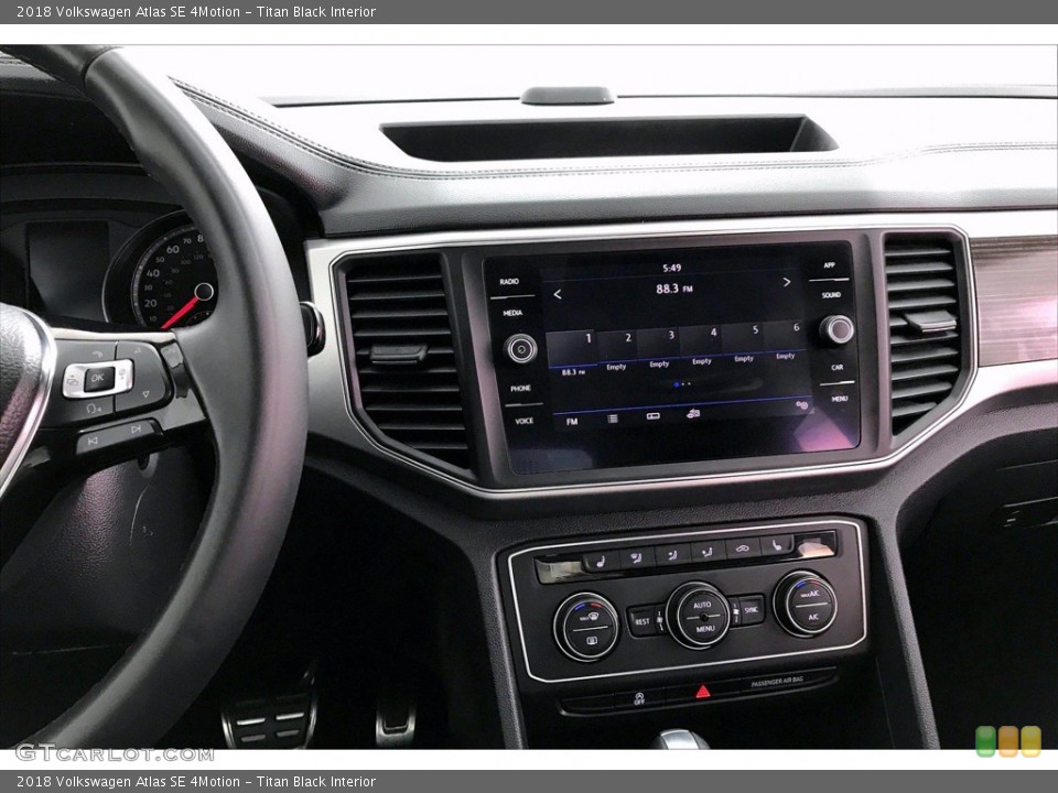 Titan Black Interior Controls for the 2018 Volkswagen Atlas SE 4Motion #138394815