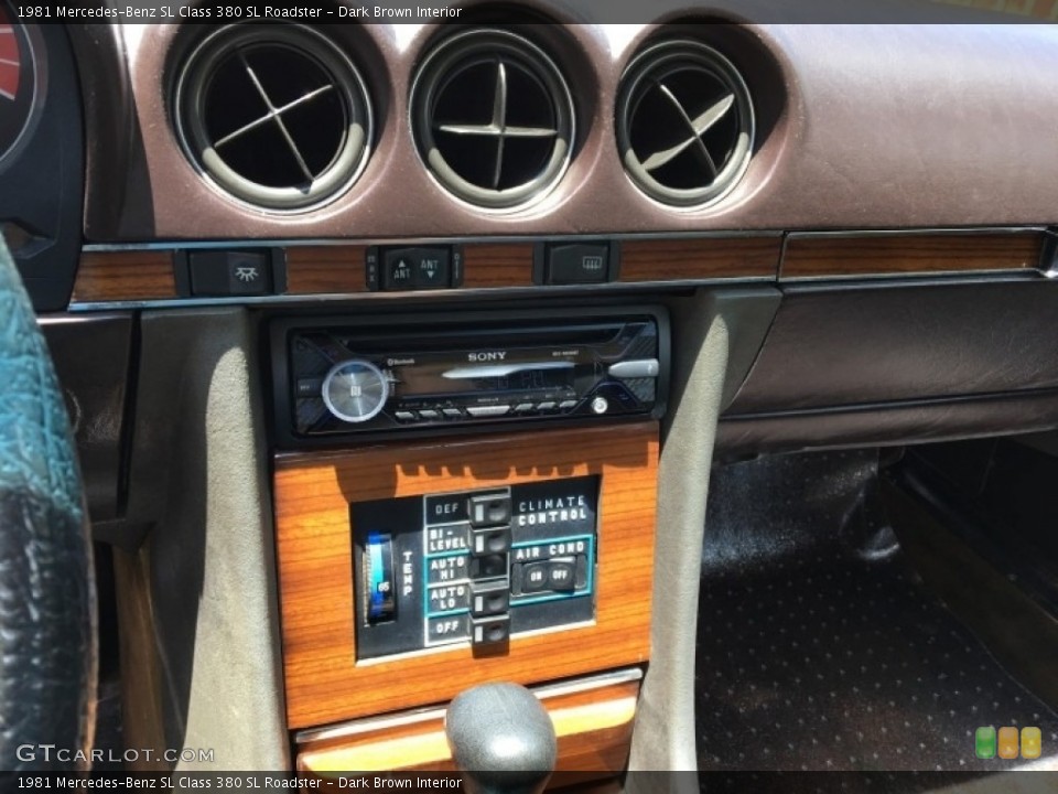 Dark Brown Interior Controls for the 1981 Mercedes-Benz SL Class 380 SL Roadster #138455597