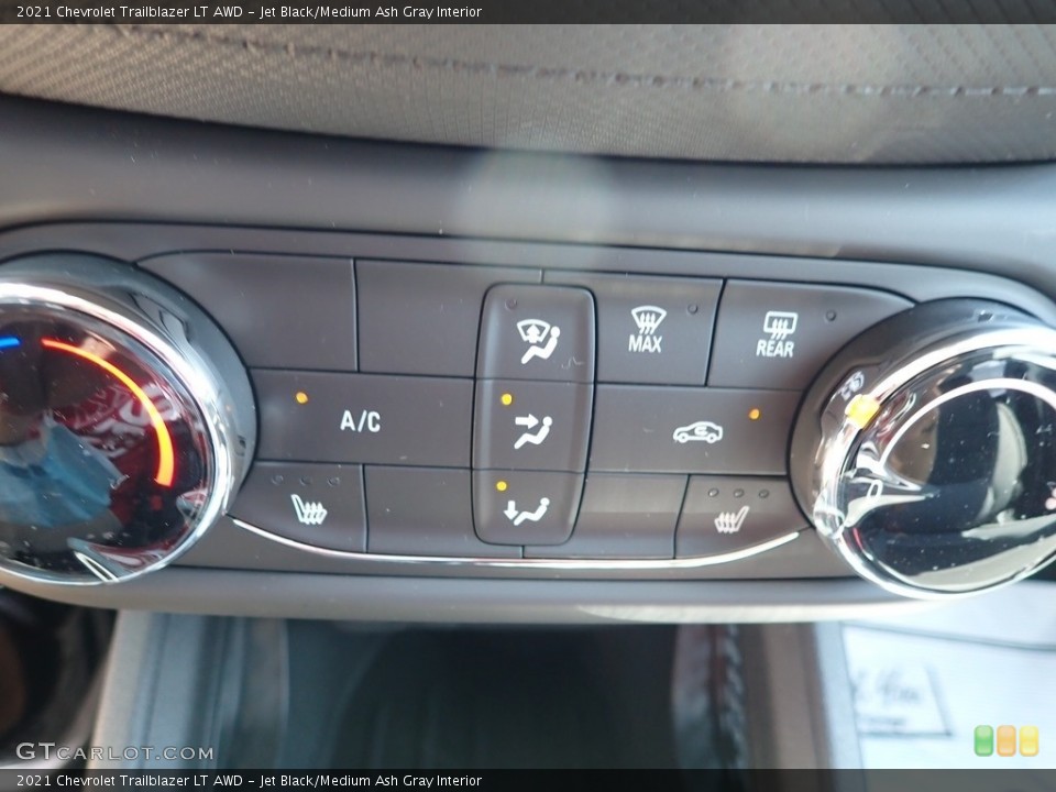 Jet Black/Medium Ash Gray Interior Controls for the 2021 Chevrolet Trailblazer LT AWD #138464771